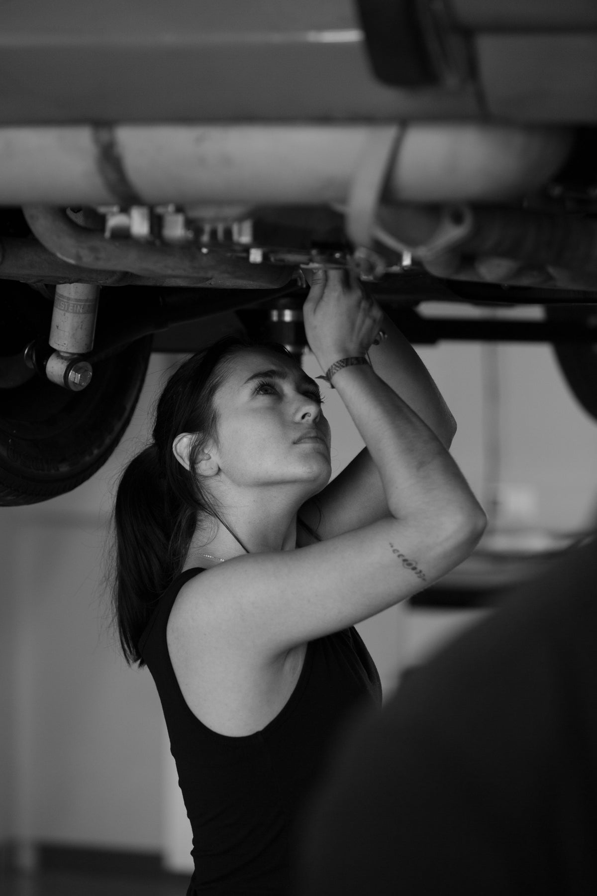 Selina Skramovsky – Le gusta ocuparse de los motores refrigerados por aire