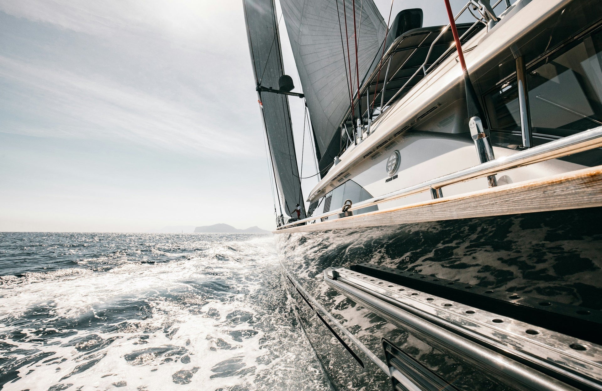 Brillo, protección y perfección: los pulimentos adecuados para su barco